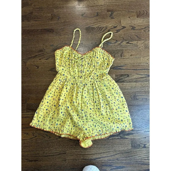 Urban Outfitters Women’s floral sleeveless romper size Medium yellow N08… - Picture 2 of 9